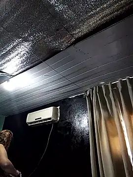 Snapshot of momismilf544 chatting on 03/31/26, 05:26 momismilf544 online show from 03/31/26, 05:26