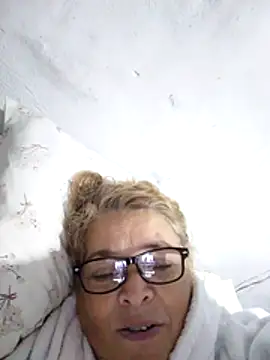 Snapshot of momismilf544 chatting on 04/11/26, 11:25 momismilf544 online show from 04/11/26, 11:25