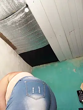 Snapshot of momismilf544 chatting on 04/12/26, 02:53 momismilf544 online show from 04/12/26, 02:53