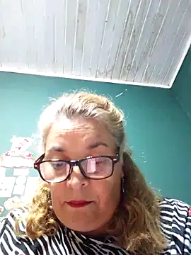 Snapshot of momismilf544 chatting on 04/08/26, 04:03 momismilf544 online show from 04/08/26, 04:03