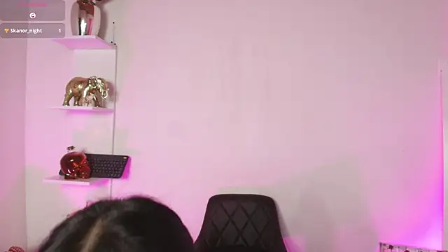 ema parkerr online show from 03/29/26, 10:22