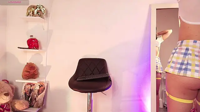 ema parkerr online show from 04/12/26, 10:57