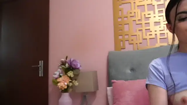 SweettLunaa online show from 04/09/26, 07:42