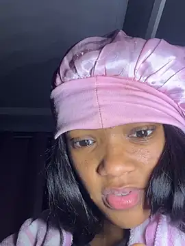 Snapshot of SweetBeauty4you chatting on 06/18/26, 11:32 SweetBeauty4you online show from 06/18/26, 11:32