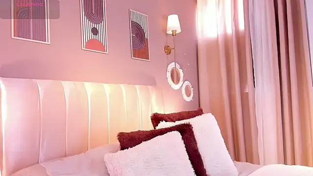 Agata Laurent  online show from 04/20/26, 03:24