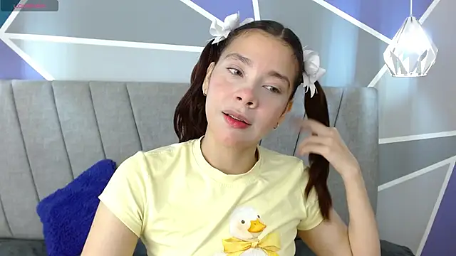 Snapshot of Sweet_kitty_05 chatting on 06/18/26, 11:54 Sweet kitty 05 online show from 06/18/26, 11:54