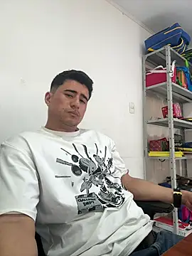 Snapshot of David-latinlover chatting on 05/12/26, 05:41 David-latinlover online show from 05/12/26, 05:41