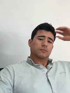 Snapshot of David-latinlover chatting on 05/05/26, 04:21 David-latinlover online show from 05/05/26, 04:21