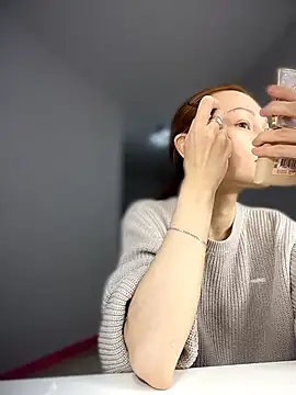 SadieSink  online show from 04/05/26, 09:38