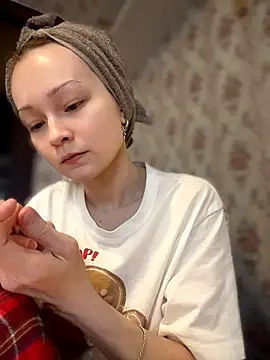 SadieSink  online show from 04/12/26, 01:58