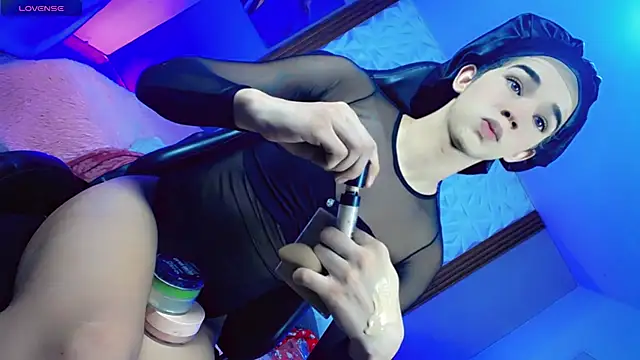 Snapshot of Sophiaa_doll_ chatting on 07/14/26, 07:02 Sophiaa doll online show from 07/14/26, 07:02