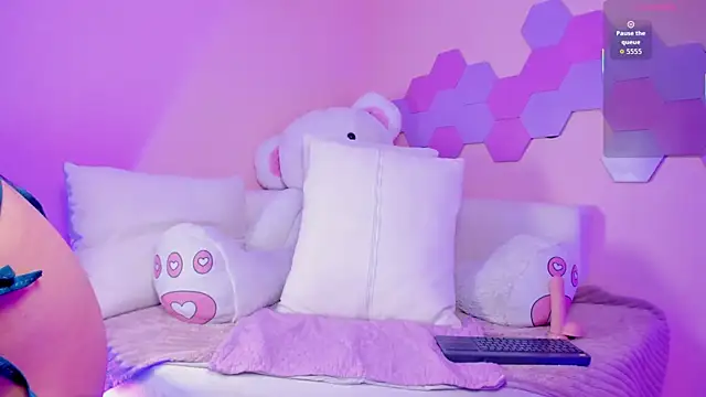 Candyskinny21 online show from 04/04/26, 07:20