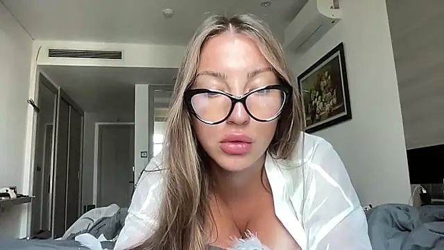 Kit kata online show from 03/24/26, 02:44