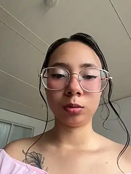 Aliciaa-petite online show from 05/19/26, 12:01
