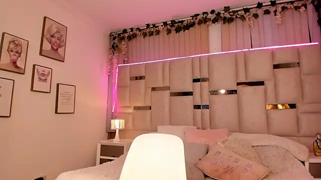 Hanna klover online show from 03/12/26, 03:45