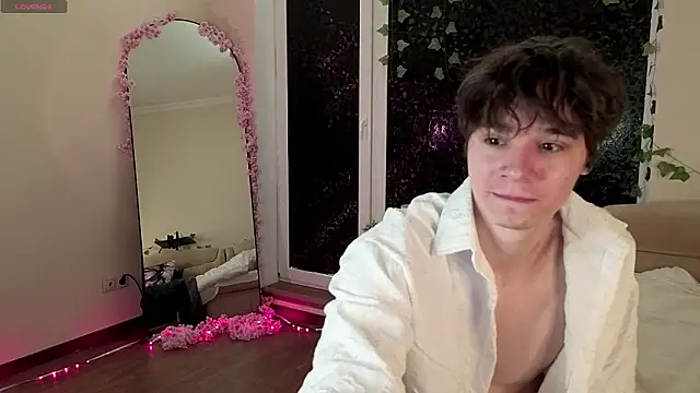 AnthonyCuutie online show from 03/29/26, 07:10