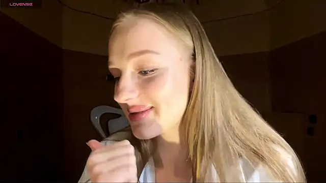 Anika Socutehe online show from 04/22/26, 08:26