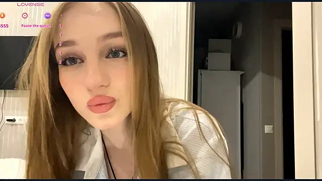 Snapshot of Anika_Socutehe chatting on 06/10/26, 07:15 Anika Socutehe online show from 06/10/26, 07:15