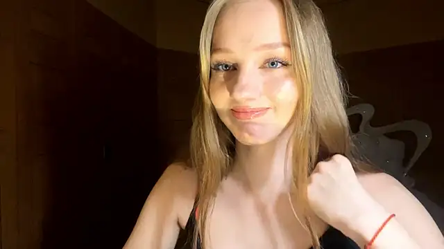 Anika Socutehe online show from 04/18/26, 08:09
