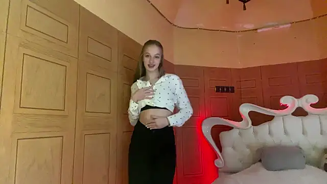 Anika Socutehe online show from 03/05/26, 12:13