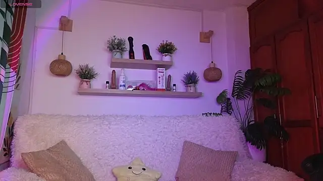 Snapshot of nikolwalter_ chatting on 06/30/26, 01:27 nikolwalter online show from 06/30/26, 01:27