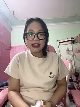 Leeeeiu online show from 05/23/26, 03:44