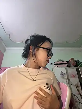 Leeeeiu online show from 05/10/26, 03:58