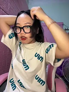 Snapshot of Leeeeiu chatting on 03/02/26, 07:10 Leeeeiu online show from 03/02/26, 07:10