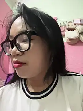 Leeeeiu online show from 05/28/26, 03:07
