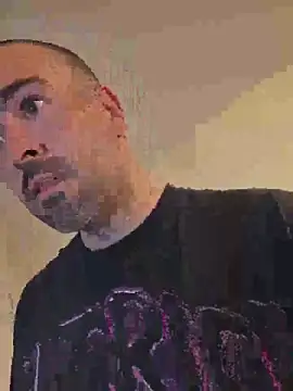 Biggbaddwulf7 online show from 04/21/26, 09:49