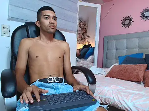 Snapshot of mauricio_smiith chatting on 02/28/26, 02:44 mauricio smiith online show from 02/28/26, 02:44