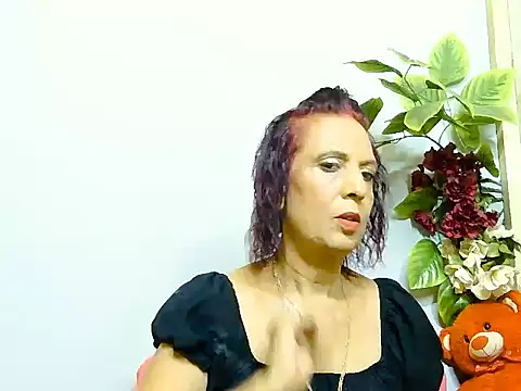 Snapshot of Hot_queen58 chatting on 06/18/26, 01:38 Hot queen58 online show from 06/18/26, 01:38