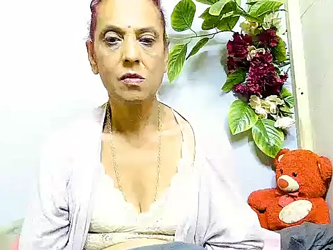 Snapshot of Hot_queen58 chatting on 06/24/26, 05:06 Hot queen58 online show from 06/24/26, 05:06