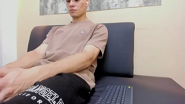 ZANE EVANS online show from 04/15/26, 12:42