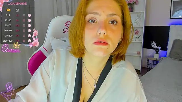 Snapshot of DellaRows chatting on 06/16/26, 12:27 DellaRows online show from 06/16/26, 12:27