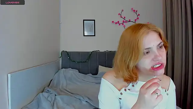 DellaRows online show from 04/10/26, 04:08