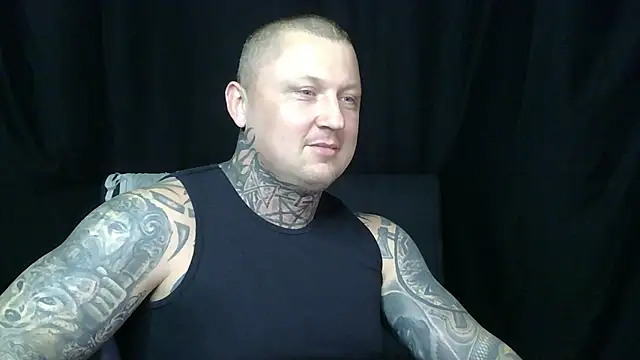 Snapshot of devilWithTats chatting on 05/13/26, 01:18 devilWithTats online show from 05/13/26, 01:18