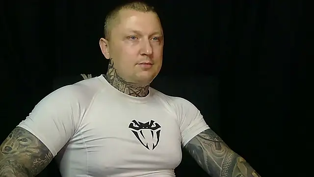 Snapshot of devilWithTats chatting on 06/10/26, 04:19 devilWithTats online show from 06/10/26, 04:19