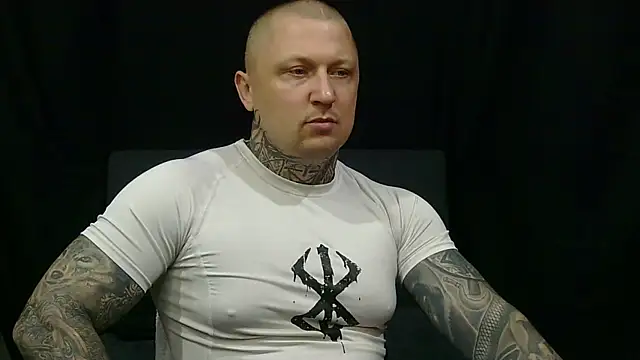 Snapshot of devilWithTats chatting on 05/27/26, 11:17 devilWithTats online show from 05/27/26, 11:17