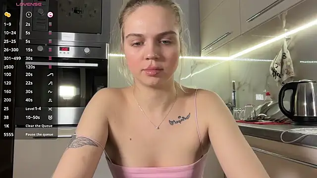 AlexaDeviliciouss online show from 04/15/26, 05:28