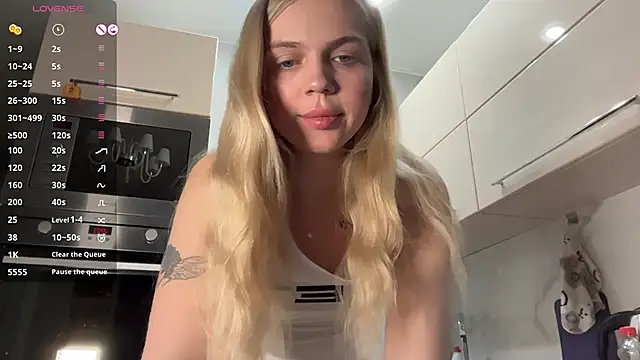 AlexaDeviliciouss online show from 04/13/26, 03:05