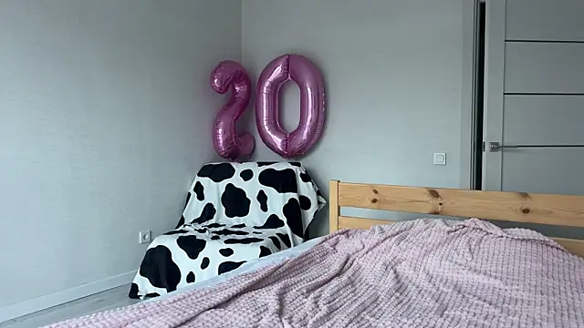 Lolatatee online show from 04/01/26, 03:52