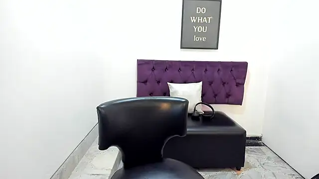 Snapshot of TomBoy_Natali chatting on 05/15/26, 11:08 TomBoy Natali online show from 05/15/26, 11:08