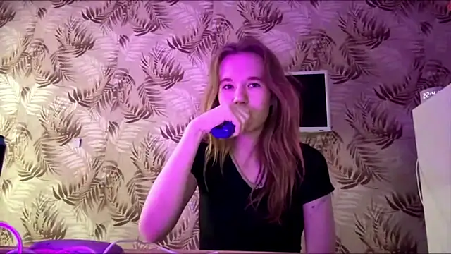 LeomaJee online show from 04/10/26, 05:42