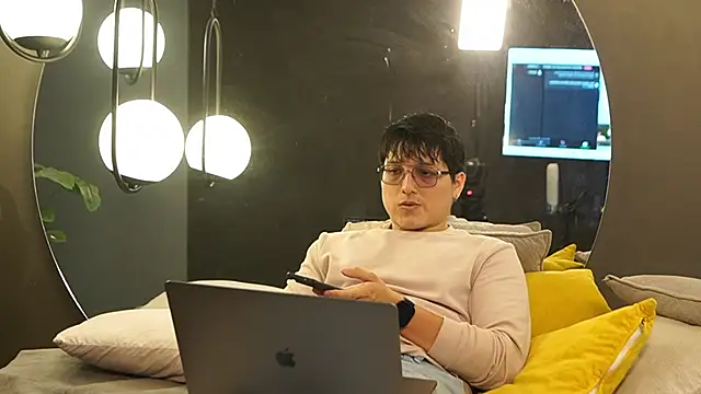 Mia and Belmonth online show from 03/24/26, 06:41