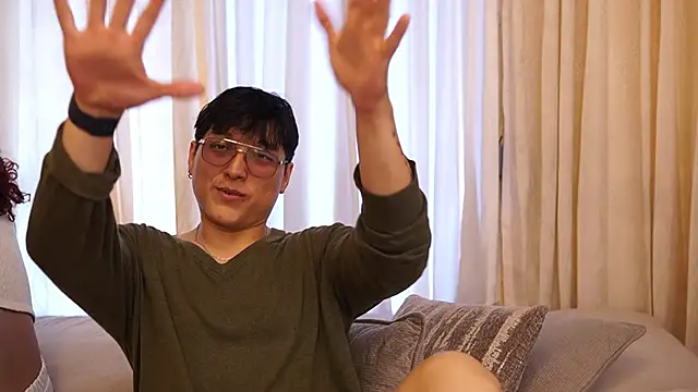 Mia and Belmonth online show from 04/12/26, 05:27