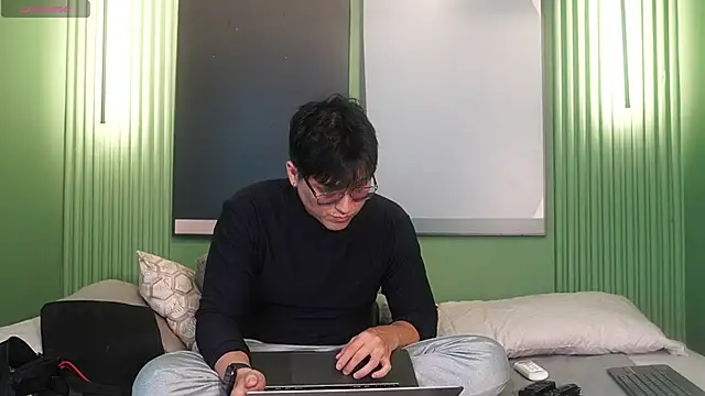 Mia and Belmonth online show from 04/15/26, 06:56