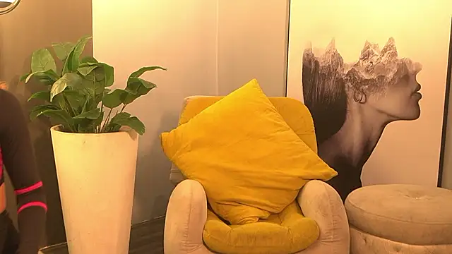 Mia and Belmonth online show from 03/20/26, 06:42