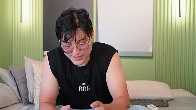 Mia and Belmonth online show from 05/22/26, 07:01