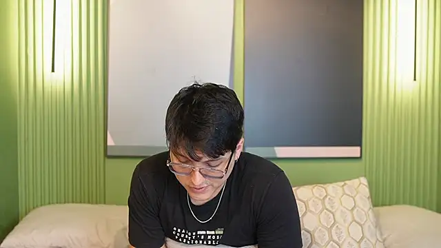 Mia and Belmonth online show from 05/13/26, 06:48